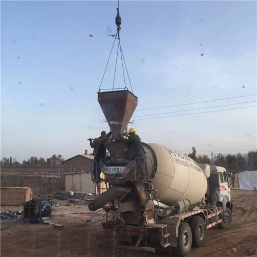 宣恩县“精准瞄准”—— 吊车的 “定位导航” 技术