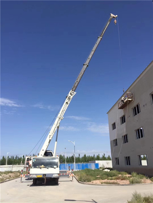 宣恩县“轻装强干”—— 吊车的 “轻量化臂架” 技术